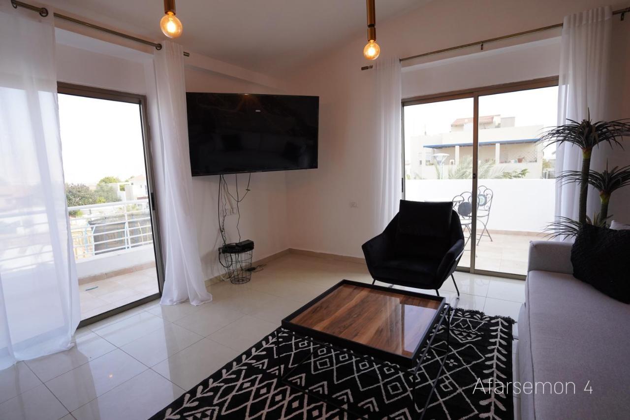 Yalarent Afarsemon Apartments With Pool - For Families & Couples Eilat Exterior foto