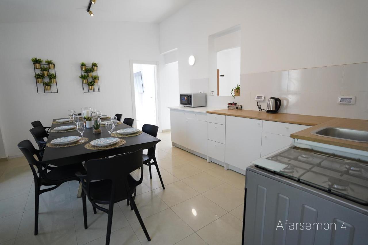Yalarent Afarsemon Apartments With Pool - For Families & Couples Eilat Exterior foto